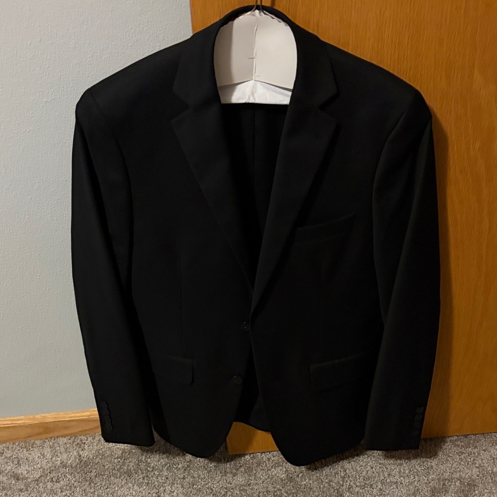 Classic APT9 Black Men's Suit